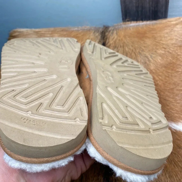 Womens UGG winter slippers size 6 chexk them out very nice thanks 🙏 - Picture 7 of 9
